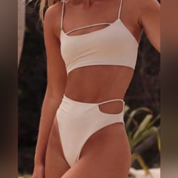 Riot Swim NWT Eden bikini Top Size Small. - Picture 1 of 12